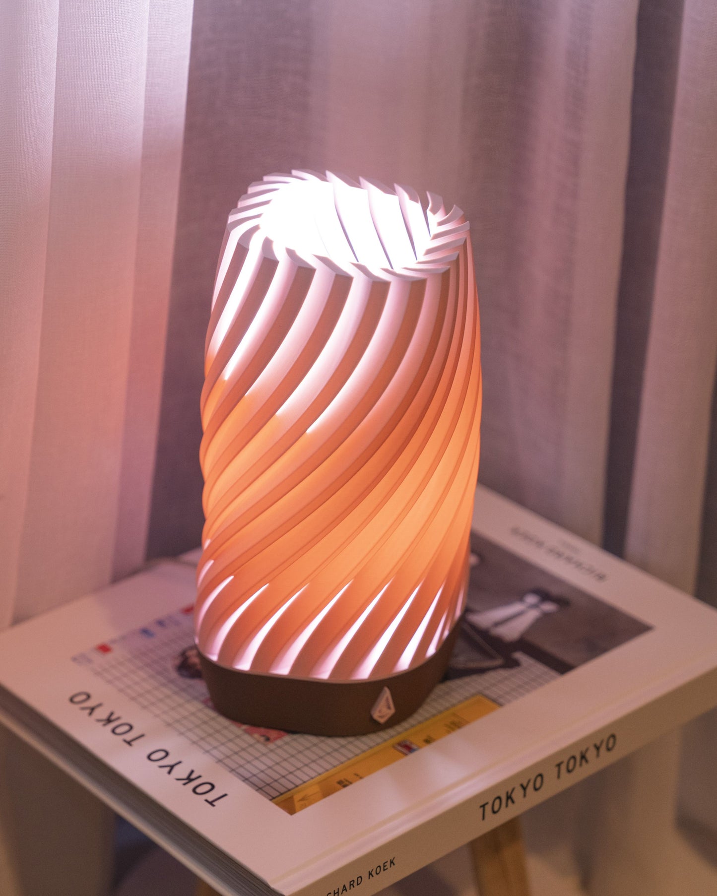 Roze Smalle Nautilus | Duurzame Tafellamp