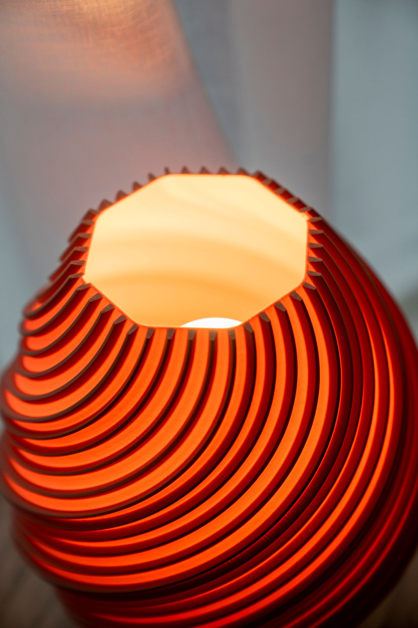 Seevlam Wulk | Rode Duurzame Tafellamp