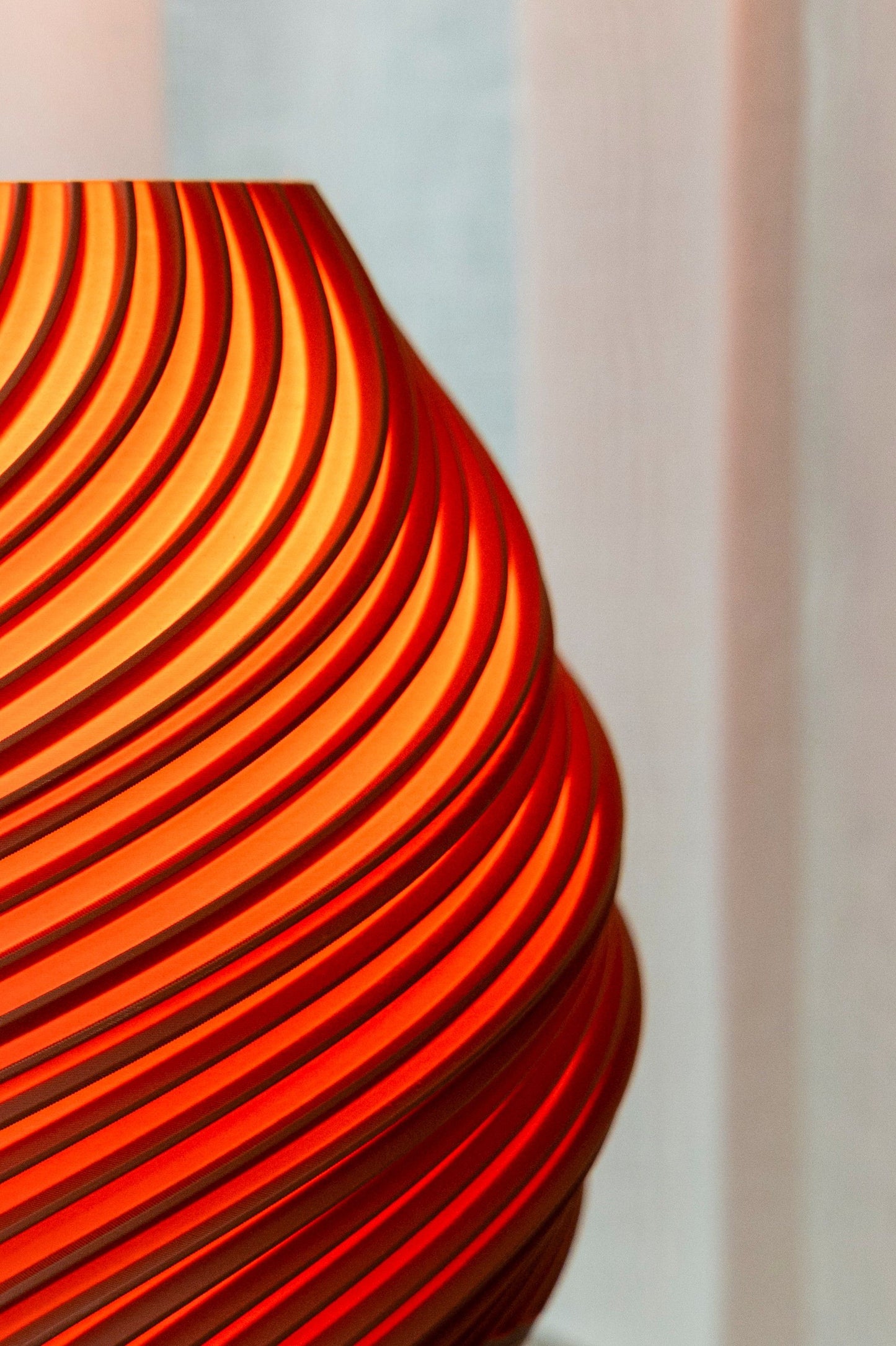 Seevlam Wulk | Rode Duurzame Tafellamp